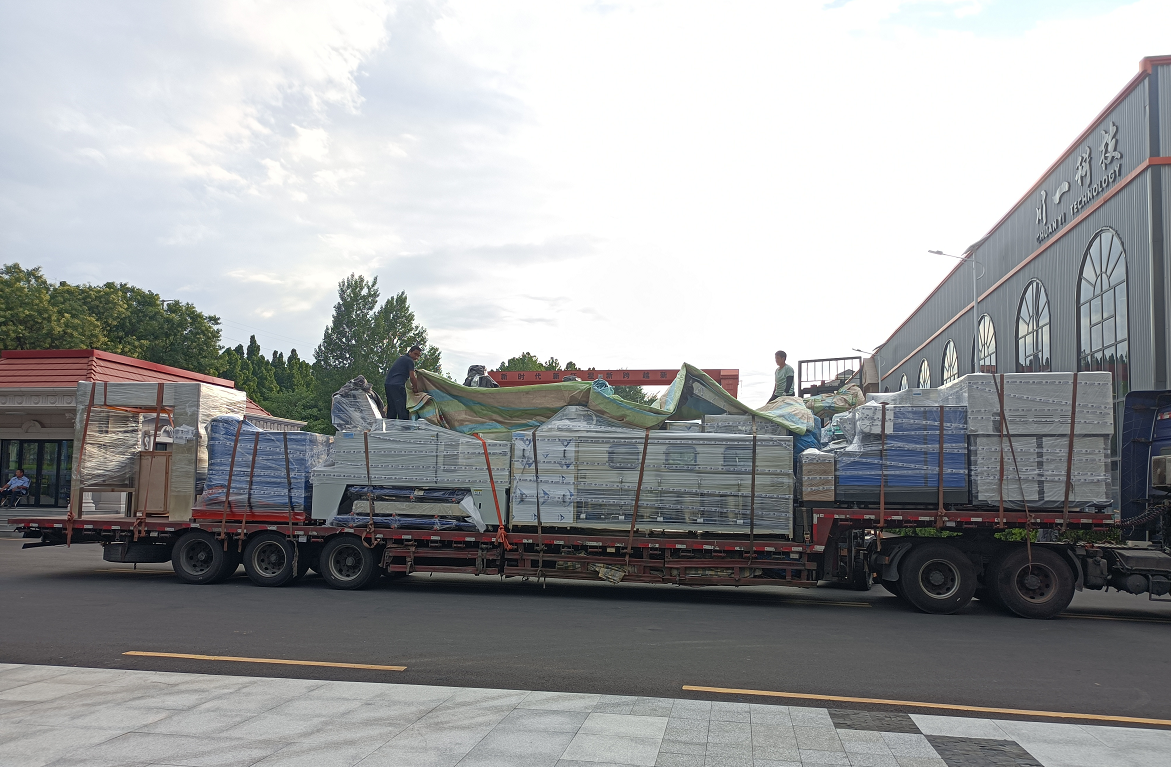 【川一股份】水處理設備+瓶裝水+桶裝水灌裝設備裝車發往河北秦皇島